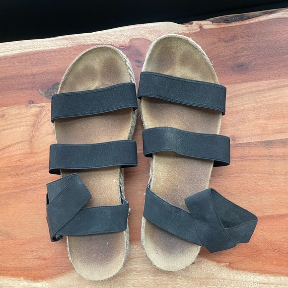 Strappy Platform Sandals - Picture 2 of 4